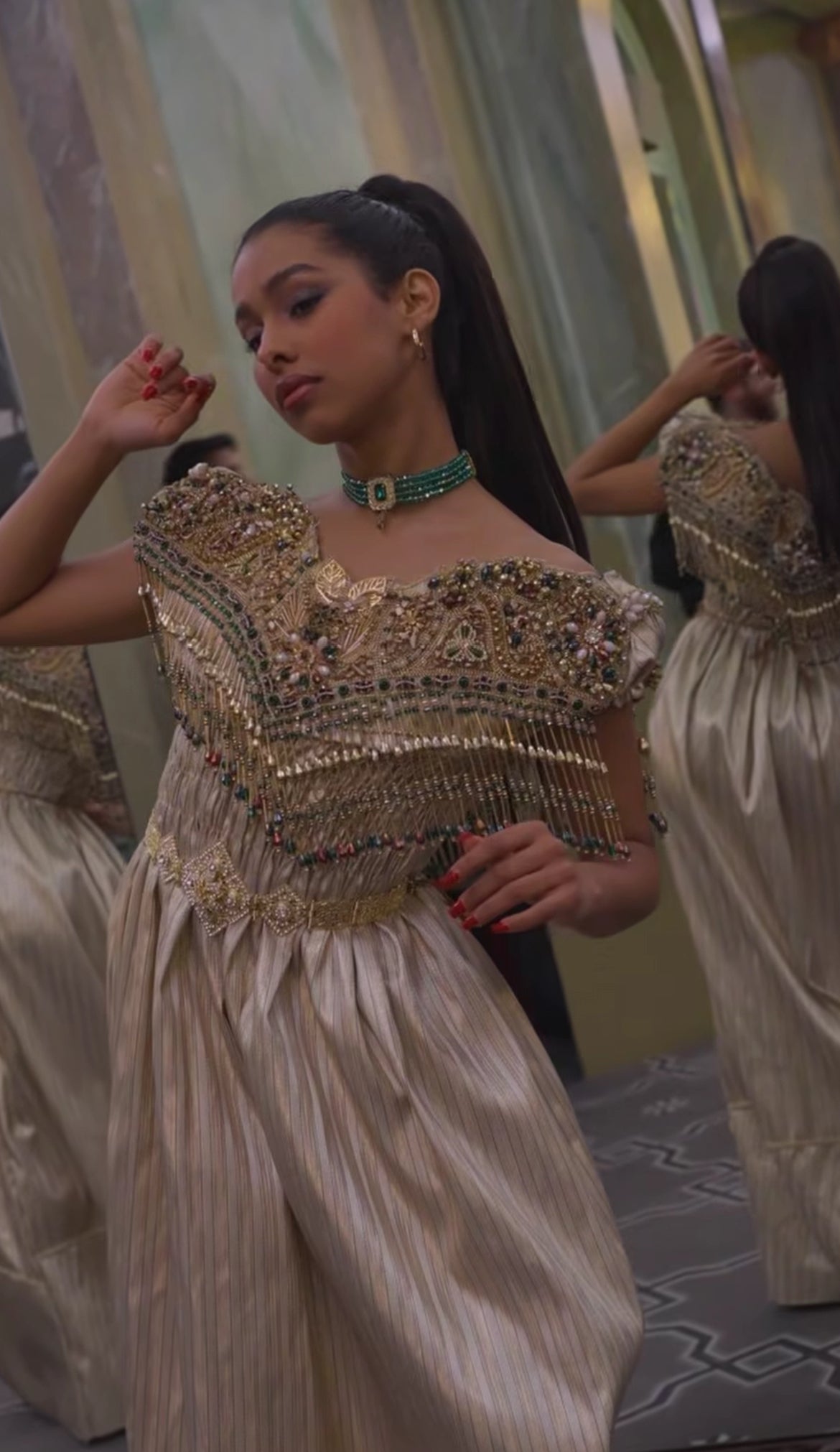 Blousa dorée