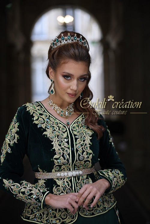 Karakou en velours vert émeraude en location