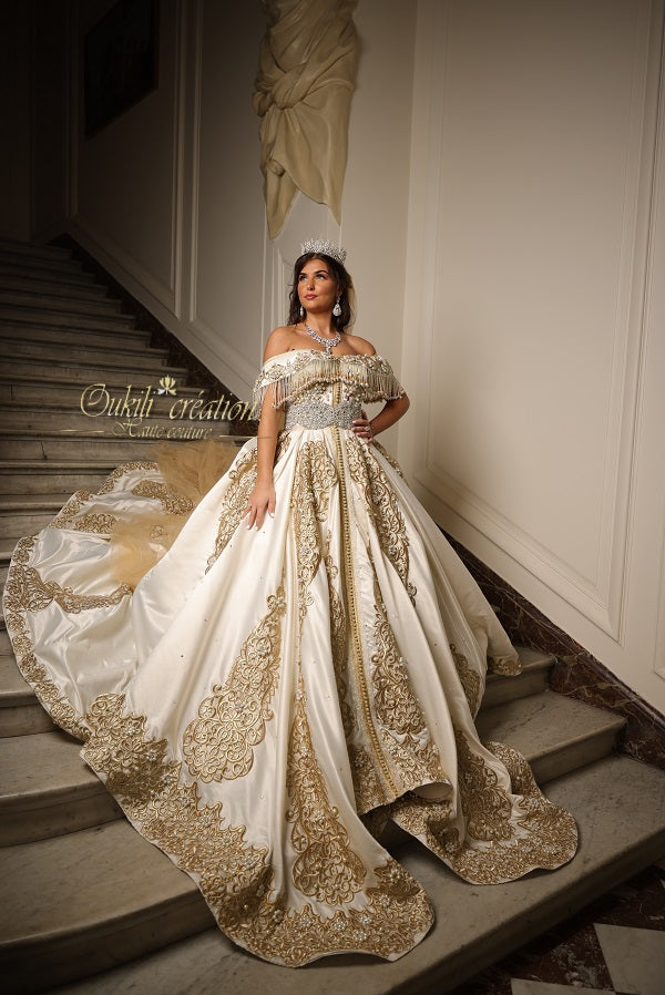 Robe caftan beige princesse en location
